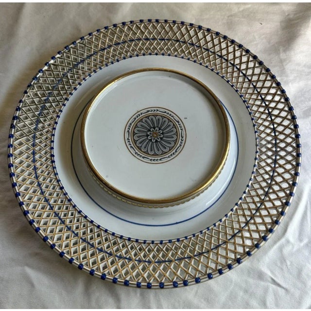 Late 18th Century Vienna Porcelain Reticulated Bowl on Stand. White, Blue, Gold. 18th C. For Sale - Image 5 of 10