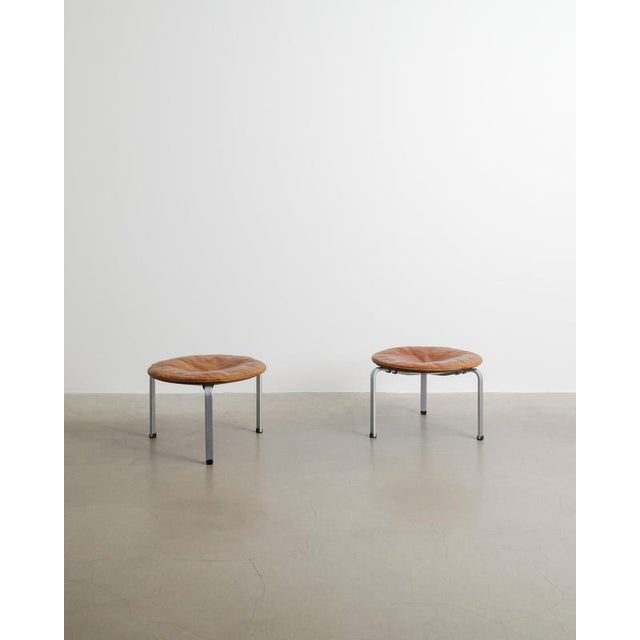 Brown Danish Mid-Century PK-33 Stools in Brown Original Leather by Poul Kjaerholm for E. Kold Christensen, 1960s, Set of 2 For Sale - Image 8 of 8