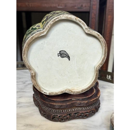 Chinese 19th Century Porcelain Republic Era Kangxi Style Famille Verde Biscuit Box For Sale - Image 3 of 11