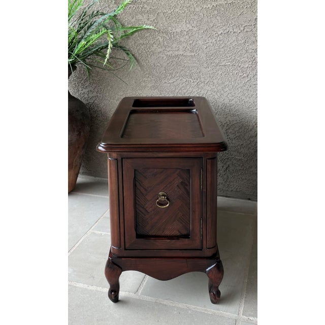 Mid 20th-Century French Provincial-Style Mahogany Chairside/Bedside Cabinet & Media Storage Table For Sale - Image 13 of 18