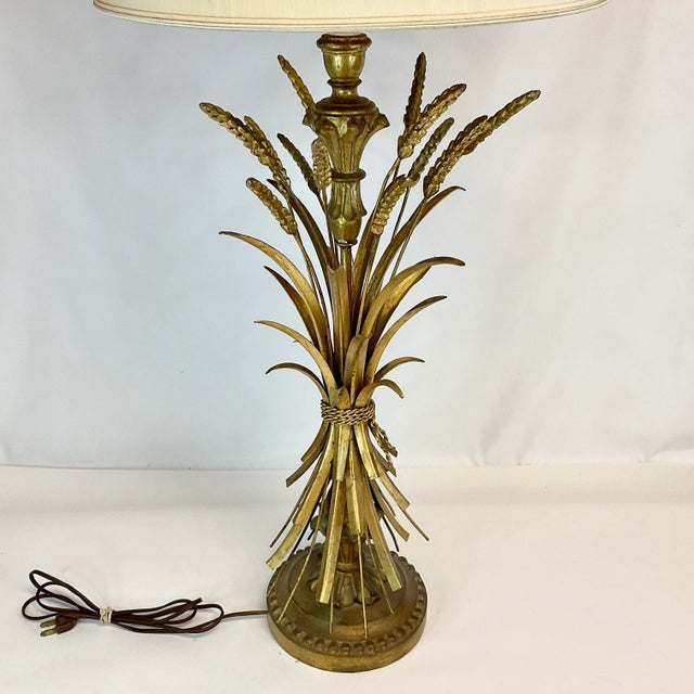 Metal 1940s French Regency Trompe L’Oeil Wheat Sheaf Gilt Tole Table Lamp For Sale - Image 7 of 12