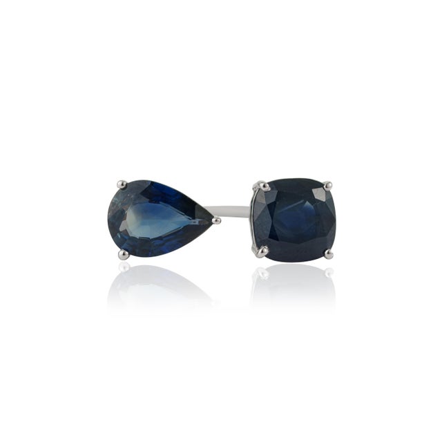 4 Carat Natural Blue Sapphire Toi Et Moi Cockrtail Ring Size 7 in 18k Gold For Sale - Image 4 of 16
