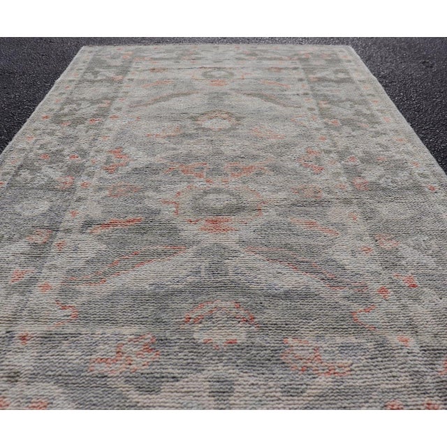 Traditional All-Over Floral Design Turkish Oushak Rug in Soft Gray and Blush Tones For Sale - Image 3 of 10