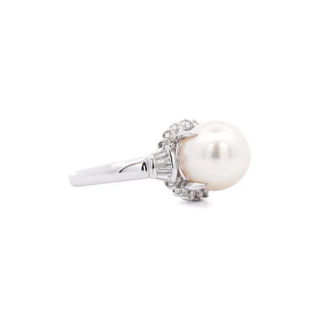 9.5mm South Sea White Pearl and Baguette Diamond Ring in Platinum Size 6 For Sale - Image 4 of 7