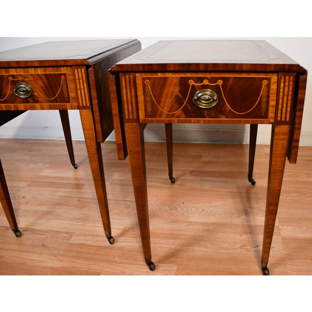 We are pleased to offer this beautiful pair of English Hepplewhite Pembroke drop-leaf Side Tables, from the 1930. This...