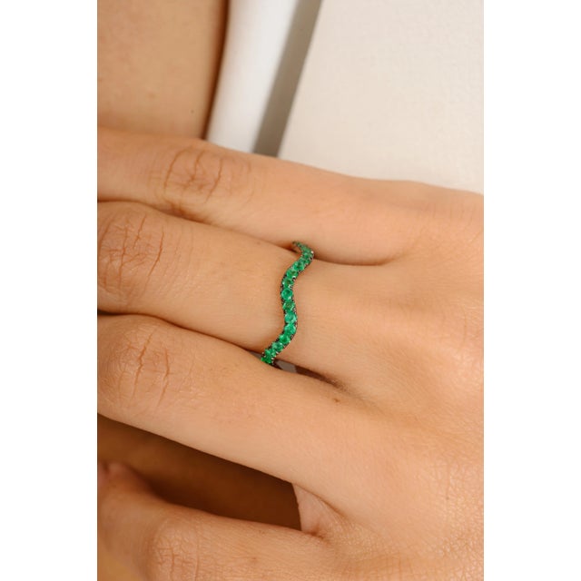 Zambian Emerald Stackable Wave Band Size 5 in 14k Solid Gold For Sale In New York - Image 6 of 12