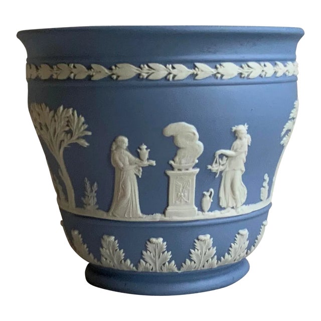 Mid-Century Wedgwood Blue Jasperware Cache Pot - Classical Design For Sale