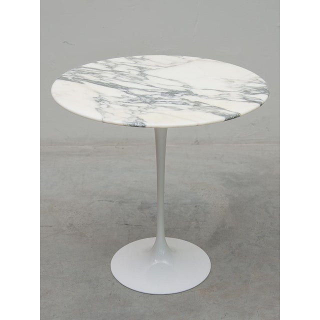 White Vintage Tulip Side Tables by Eero Saarinen for Knoll, 1970s, Set of 2 For Sale - Image 8 of 13