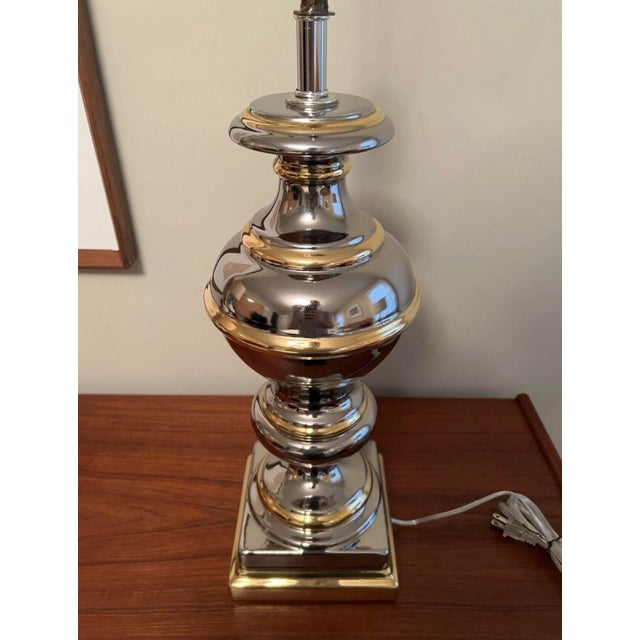 Antique 1930s Silver and Gold Art Deco Moderne Porcelain Table Lamp 35” For Sale - Image 4 of 9