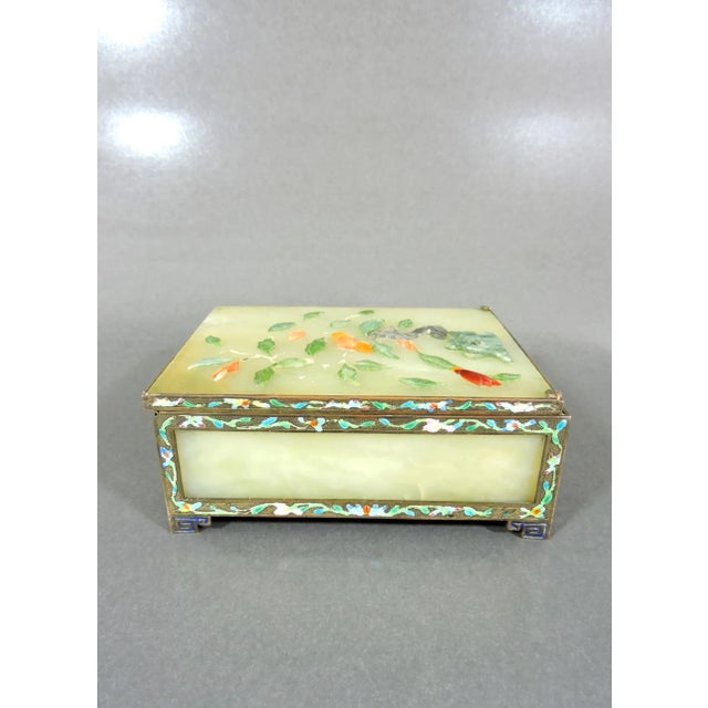 Antique Chinese Pale Green Jade Panel Trinket Box With Cloisonné Enamels - Hinged Gilt Catchall With Semi Precious Stone Flowers For Sale - Image 4 of 9