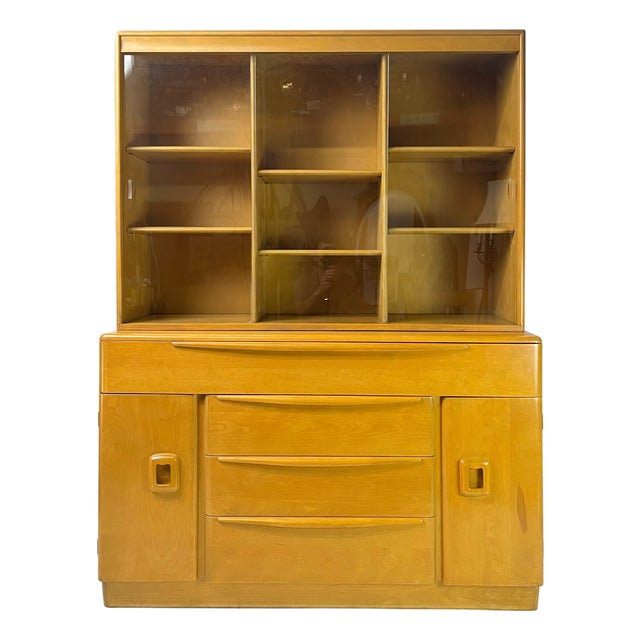 Mid-Century Modern Heywood-Wakefield Wheat "Encore" Solid Birch China Cabinet & Hutch – Model M593 (1952) For Sale