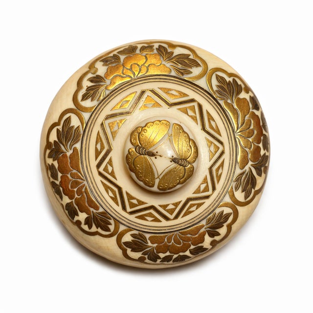A finely crafted Japanese carved ivory incense box (kōgō), dating to the Meiji period, circa 1880. This elegant circular...
