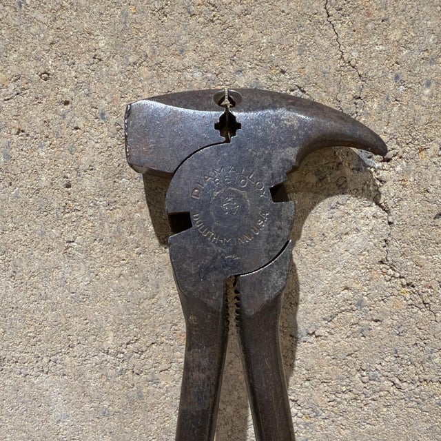 Vintage Pair of Diamalloy No. R510 Fencing Pliers Industrial Decor For Sale In San Diego - Image 6 of 13