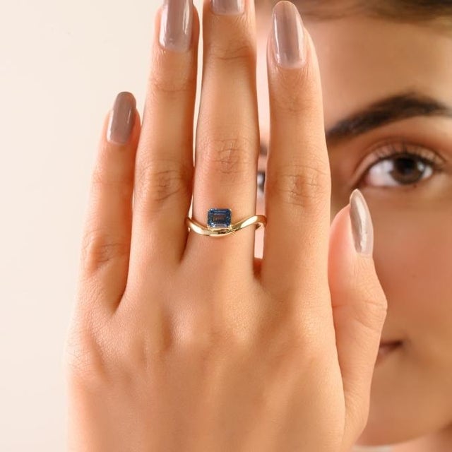 Modern 14k Gold Emerald-Cut Blue Sapphire Wave Band Ring Gift for Her Size 6 For Sale In New York - Image 6 of 14