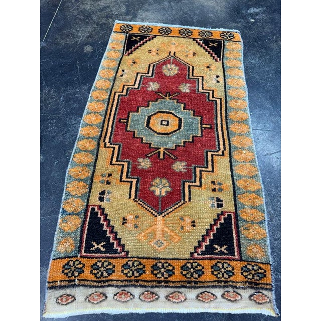 Turkish Yastik Rug 1'6" x 2'9" For Sale - Image 4 of 5