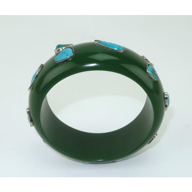 Dark Green Lucite Bakelite Style Bangle Dark Green Bracelet With Inlaid Turquoise For Sale - Image 8 of 9