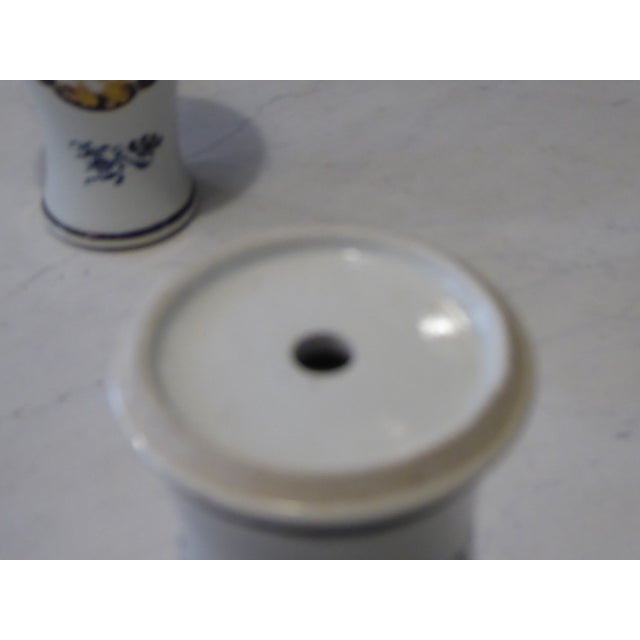 19th Century Chinese Export Mantle Vases - A Pair For Sale - Image 4 of 4