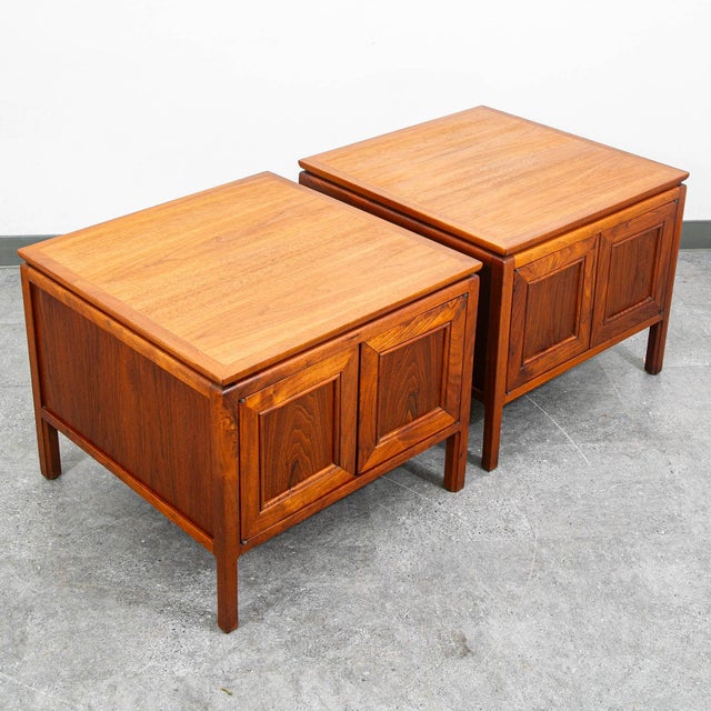 1960s Mid Century Modern End Side Tables Walnut Storage Nightstands Pair Cabinet MCM For Sale - Image 5 of 10