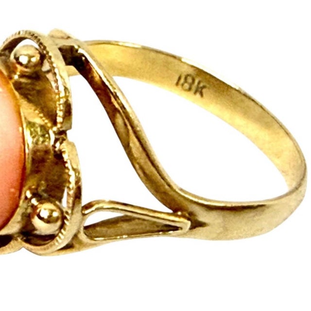 18k Gold Angel Skin Coral Cabochon Cocktail Ring Vintage For Sale In Tampa - Image 6 of 8