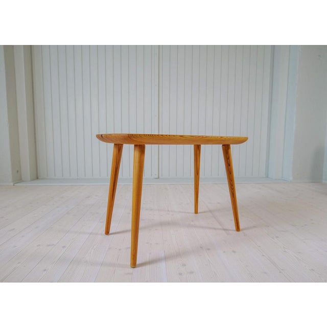 1940s Mid-Century Modern Coffe Table in Pine, Sweden, 1940s For Sale - Image 5 of 17