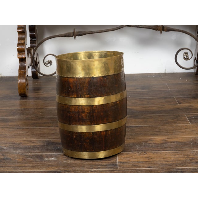 English Turn of the Century Oak Barrel with Brass Braces, circa 1900 For Sale - Image 4 of 10