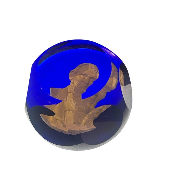 Baccarat 1955 Baccarat Cobalt Blue Crystal Abraham Lincoln Sulfide Paperweight For Sale - Image 4 of 5
