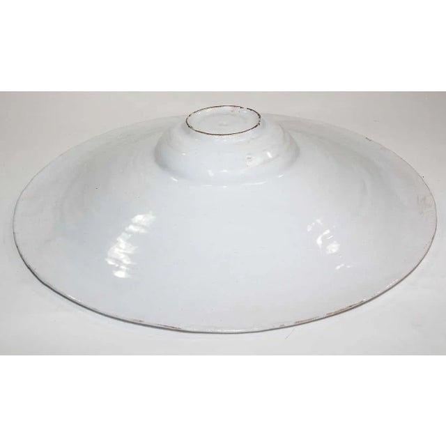 1970s Vintage Stoneware Talavera White underglaze Large Bowl with Blazon Spain For Sale - Image 5 of 10