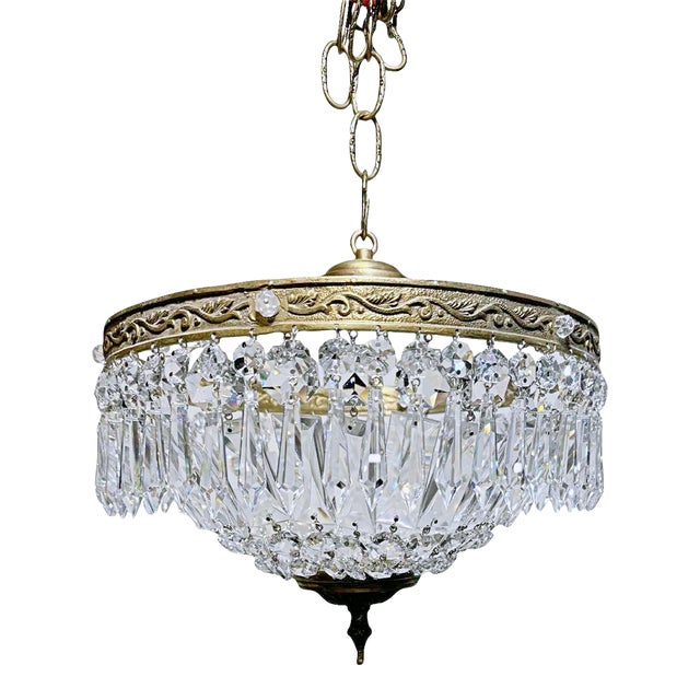 1950s Basket Brass Chandelier With Crystal Chain and Prisma For Sale