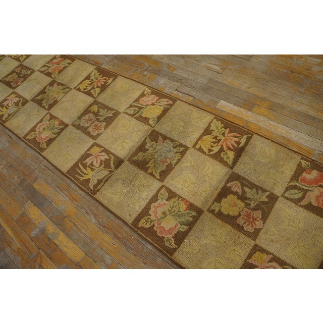 1950s Tan Ecru Floral Folk Art Vintage American Hooked Rug 2'4" X 20'5" Handknotted Wool Carpet For Sale - Image 10 of 12