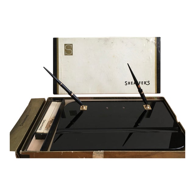 Rare Vintage Large Black Onyx Sheaffer Desk Set Comes With 2 Sheaffer White Dot Pens as Well as 2 Gold Nib Pens. For Sale
