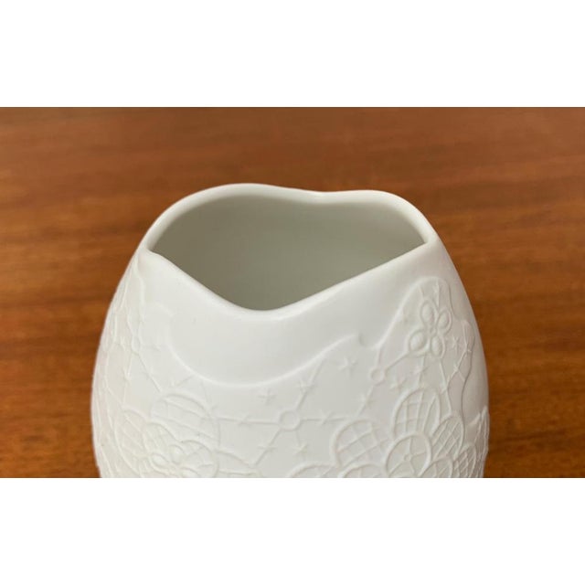 Mid-Century German White Porcelain Vase by M.Frey for Kaiser, 1960s For Sale - Image 11 of 15