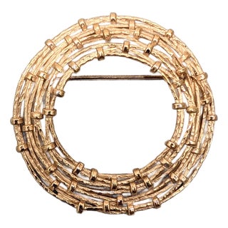 Vintage 1970s Signed Napier Modernist Goldtone Textured Circle Brooch For Sale
