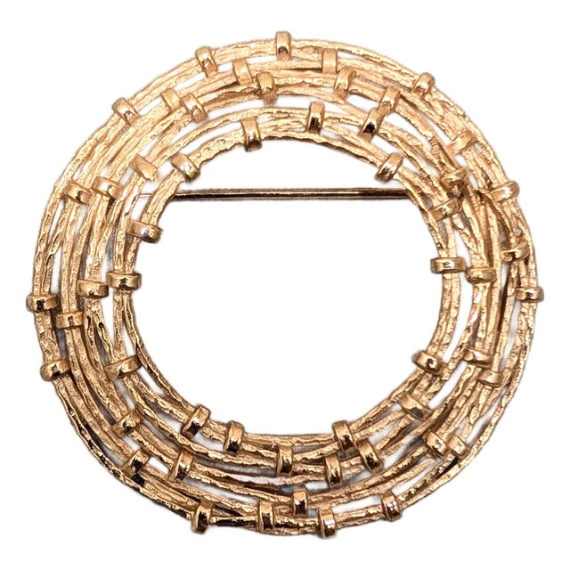 Vintage 1970s Signed Napier Modernist Goldtone Textured Circle Brooch For Sale