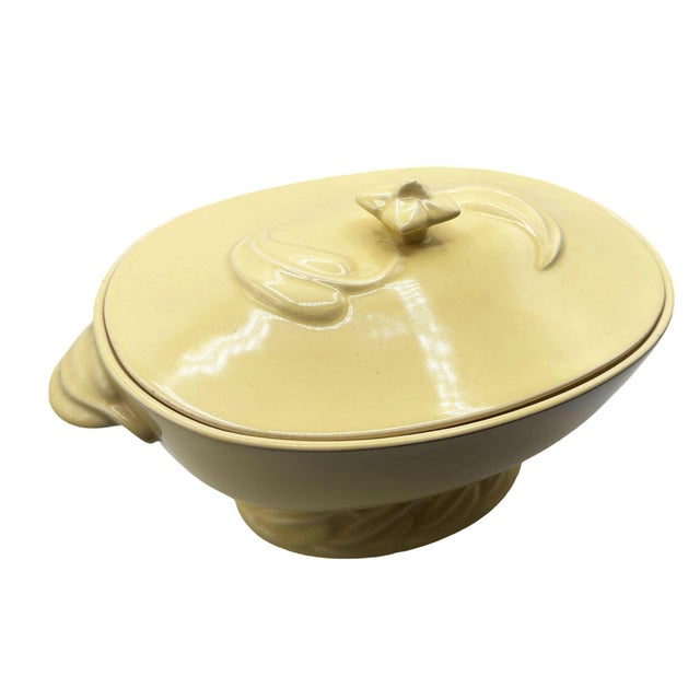 Mid-Century Modern 1940s Mid-Century Modern California Pottery Yellow Casserole Dish W/ Lid by Vernon Kilns For Sale - Image 3 of 12