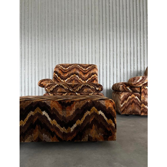 Italian Modular Sofa and Ottoman with Upholstery in the style of Missoni, 1970s, Set of 3 For Sale - Image 4 of 7