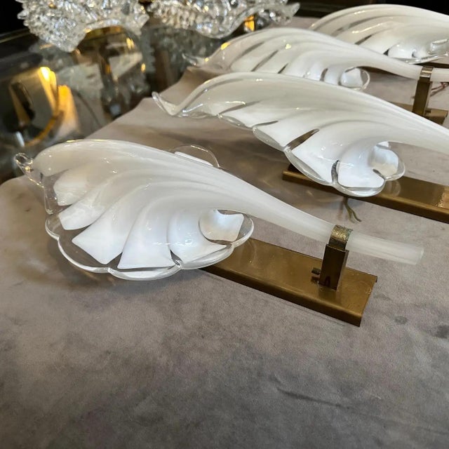 A 1970s Mid-Century Modern White Murano Glass Leaf Wall Sconce by Franco Luce For Sale - Image 10 of 12