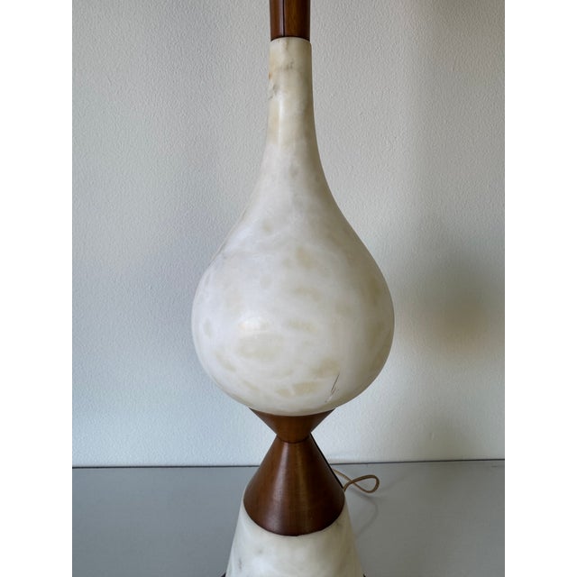 1960’s Italian Mid-Century Modern Walnut and White Marble Table Lamp With Brass Base For Sale In Miami - Image 6 of 12