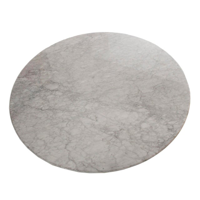 Postmodernist pedestal table with Carrara marble sculpture base designed by Carlo Scarpa for Cattelan in Italy, 1970s....