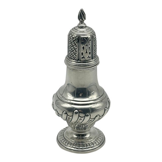 Muffineer or Caster Shaker. English Sterling Silver. Sheffield 1898. James Dixon For Sale