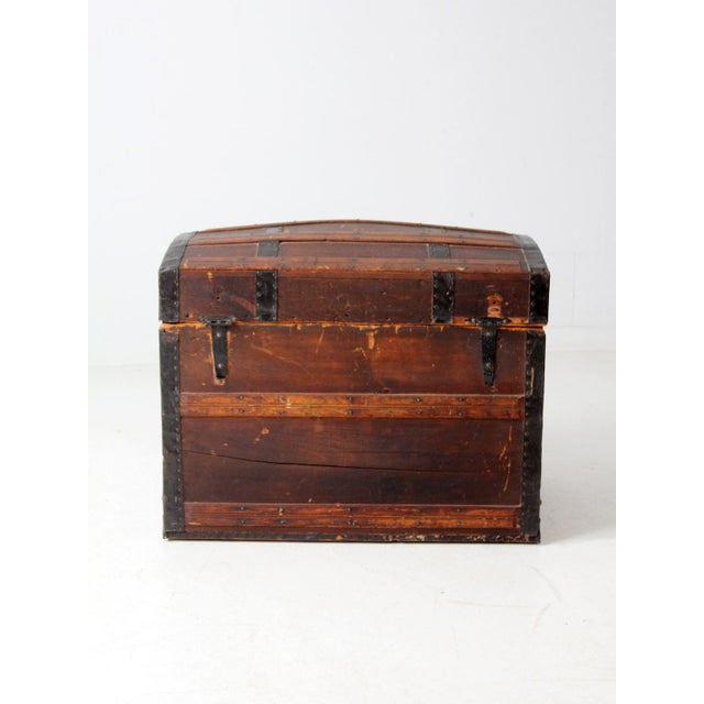 Antique Barrel Top Steamer Trunk For Sale - Image 4 of 16