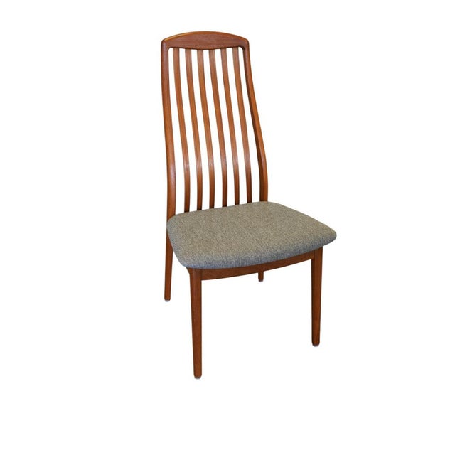 If you are just going to try out a chair – choose this one! It is without a doubt one of the most comfortable dining...