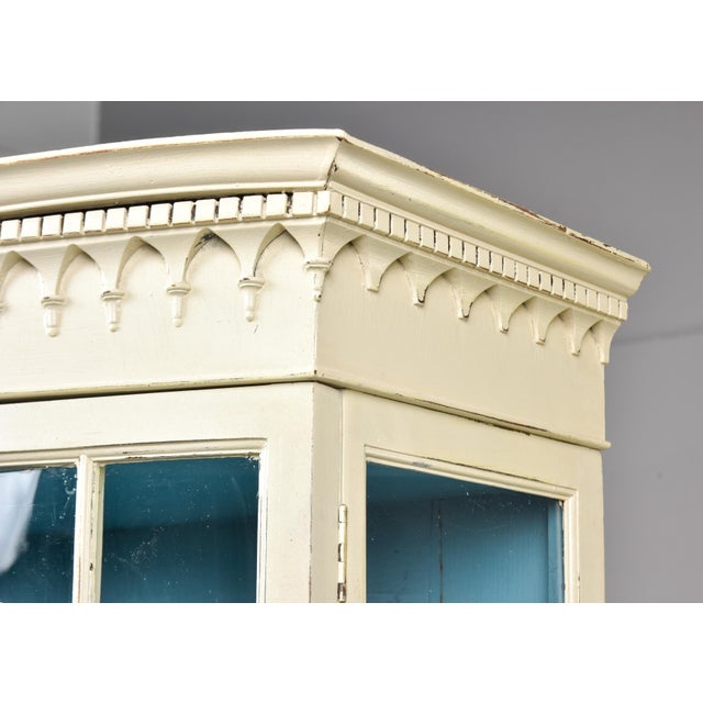 English Hepplewhite-Style Painted Display Cabinet, Circa 1920s For Sale - Image 11 of 13