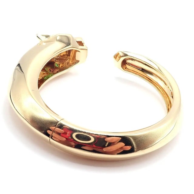 Gold Cartier Panther Panthere Tavorite Onyx Yellow Gold Size 16 Bangle Bracelet For Sale - Image 8 of 13
