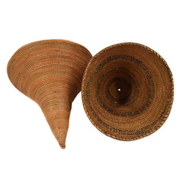African Early 20th Century Tutsi Tight Weave Basket with Lid Rwanda For Sale - Image 3 of 4