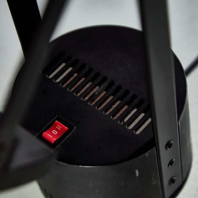 Tizio Table Lamp by Richard Sapper for Artemide, 1970s For Sale - Image 10 of 16