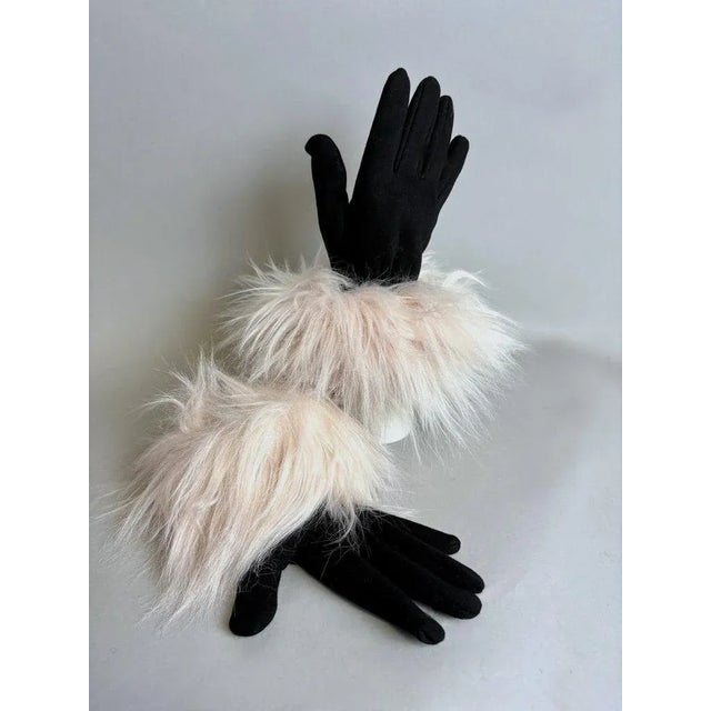 Evelyne Prélonge Faux Fur Scarf Stole & Gloves Set – Luxury French Winter Accessories in Blush Himalaya Pink For Sale In Raleigh - Image 6 of 10