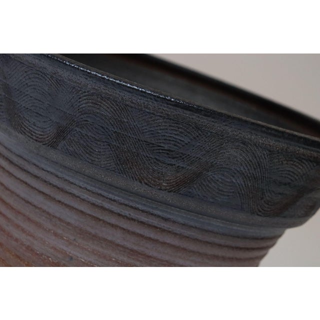 Mid-Century American Modern Ribbed Studio Pottery Planter Vase by Deanna Nichols For Sale - Image 16 of 17