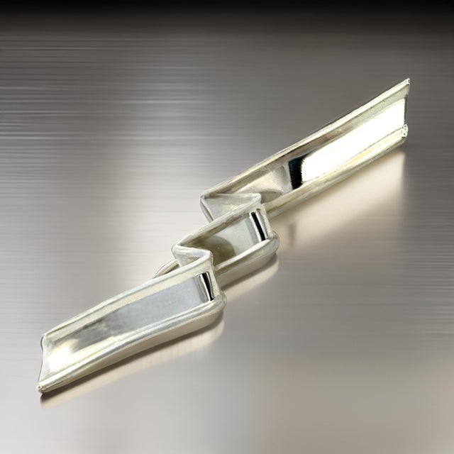 1990s Tiffany & Co Estate Wave Brooch Sterling Silver 5 Grams For Sale - Image 4 of 12