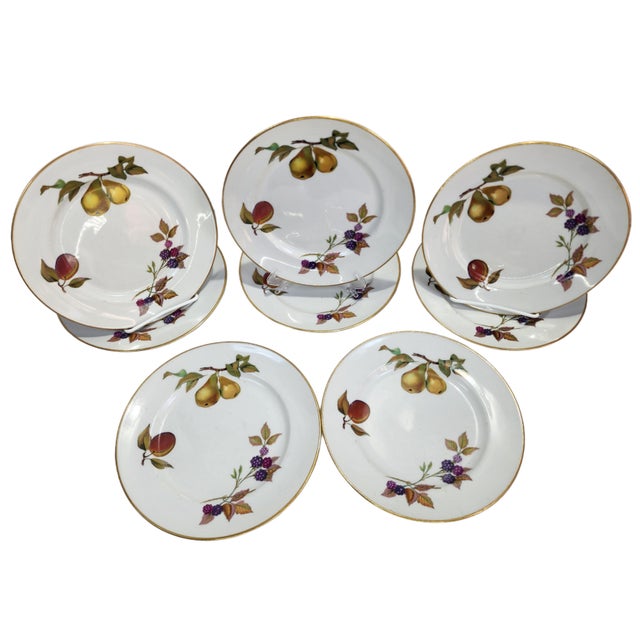 1960s 1960s Royal Worcester Evesham Gold – 32-Piece Dinnerware Set – England For Sale - Image 5 of 12