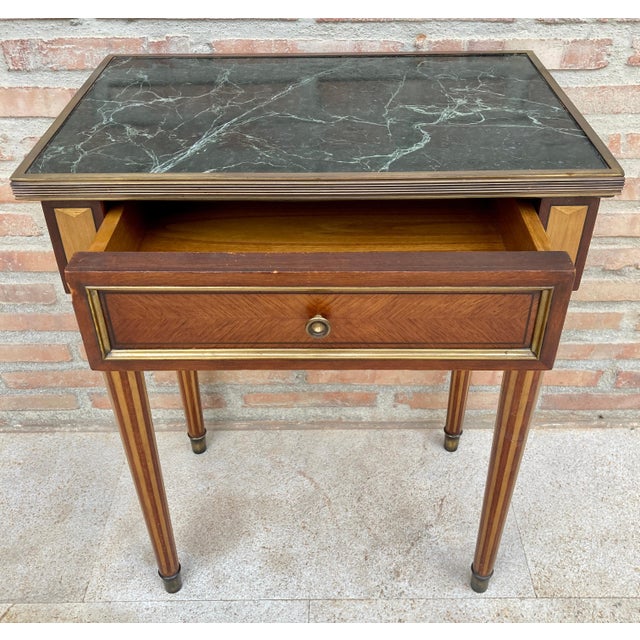 Neoclassical Mahogany Side Table With Fluted Legs And Green Marble, 1920s For Sale - Image 4 of 18